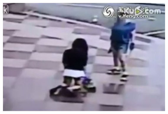 Î’Î¯Î½Ï„ÎµÎ¿â€“Î£ÎŸÎš: ÎœÎ·Ï„Î­ÏÎ± Î¼Î±ÏƒÏ„Î¹Î³ÏŽÎ½ÎµÎ¹ Ï„Î·Î½ ÎºÏŒÏÎ· Ï„Î·Ï‚ ÏƒÏ„Î¿ Î´ÏÏŒÎ¼Î¿, ÎµÏ€ÎµÎ¹Î´Î® Î­ÎºÎ±Î½Îµ ÎºÎ¿Ï€Î¬Î½Î±!live-in | Η Έξυπνη, Αντικειμενική και Εναλλακτική Ενημέρωση!