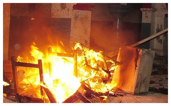 Î›Î¯Î²Î±Î½Î¿Ï‚: ÎˆÎºÎ±ÏˆÎ±Î½ Î²Î¹Î²Î»Î¹Î¿Î¸Î®ÎºÎ· ÎµÎ»Î»Î·Î½Î¿ÏÎ¸ÏŒÎ´Î¿Î¾Î¿Ï… Î¹ÎµÏÎ­Î± Î¼Îµ ÏƒÏ€Î¬Î½Î¹Î± Î²Î¹Î²Î»Î¯Î±live-in | Η Έξυπνη, Αντικειμενική και Εναλλακτική Ενημέρωση!