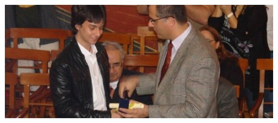 Î›Î¬ÏÎ¹ÏƒÎ±: Î“Î½Ï‰ÏÎ¯ÏƒÏ„Îµ Ï„Î¿Î½ Î¼Î¹ÎºÏÏŒ Î‘ÏŠÎ½ÏƒÏ„Î¬Î¹Î½ Ï€Î¿Ï… ÎºÎ±Ï„Î­ÎºÏ„Î·ÏƒÎµ Ï„Î·Î½ ÎºÎ¿ÏÏ…Ï†Î® ÏƒÏ„Î· ÎœÎ±Î¸Î·Î¼Î±Ï„Î¹ÎºÎ® ÎŸÎ»Ï…Î¼Ï€Î¹Î¬Î´Î±live-in | Η Έξυπνη, Αντικειμενική και Εναλλακτική Ενημέρωση!