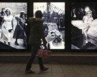 Το λευκό φόÏεμα της ΜÎÏιλιν ανεμίζει στον υπόγειο σταθμό της Times Square!live-in | Η Έξυπνη, Αντικειμενική και Εναλλακτική Ενημέρωση!