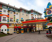 Î‘Î½Î¿Î¯Î³ÎµÎ¹ Ï„Î¹Ï‚ Ï€ÏÎ»ÎµÏ‚ Ï„Î¿Ï… Ï„Î¿ Ï€ÏÏŽÏ„Î¿ Î¾ÎµÎ½Î¿Î´Î¿Ï‡ÎµÎ¯Î¿ Lego!live-in | Η Έξυπνη, Αντικειμενική και Εναλλακτική Ενημέρωση!