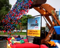 Î‘Î½Î¿Î¯Î³ÎµÎ¹ Ï„Î¹Ï‚ Ï€ÏÎ»ÎµÏ‚ Ï„Î¿Ï… Ï„Î¿ Ï€ÏÏŽÏ„Î¿ Î¾ÎµÎ½Î¿Î´Î¿Ï‡ÎµÎ¯Î¿ Lego!live-in | Η Έξυπνη, Αντικειμενική και Εναλλακτική Ενημέρωση!