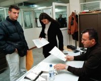 Î•Ï€Î¹Ï‡ÎµÎ¯ÏÎ·ÏƒÎ· "ÎšÎ±Î¸Î±ÏÎ¬ Ï‡Î­ÏÎ¹Î±" ÏƒÏ„Î¿ Î”Î·Î¼ÏŒÏƒÎ¹Î¿: Î”Î¹Î¿ÏÎ¹ÏƒÎ¼Î¿Î¯ Î¼Îµ Ï€Î»Î±ÏƒÏ„Î¬ Ï€Ï„Ï…Ï‡Î¯Î±, Î±Î½Î¸ÏÏŽÏ€Ï‰Î½ Ï€Î¿Ï… Î´ÎµÎ½ Ï„ÎµÎ»ÎµÎ¯Ï‰ÏƒÎ±Î½ Ï„Î¿ ÏƒÏ‡Î¿Î»ÎµÎ¯Î¿live-in | Η Έξυπνη, Αντικειμενική και Εναλλακτική Ενημέρωση!