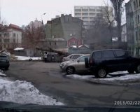 Î’Î¯Î½Ï„ÎµÎ¿: Î Î®Î³Îµ Î½Î± Ï€ÎµÏ„Î¬Î¾ÎµÎ¹ Ï„Î± ÏƒÎºÎ¿Ï…Ï€Î¯Î´Î¹Î± ÎºÎ±Î¹ Ï€Î±ÏÎ±Î»Î¯Î³Î¿ Î½Î± Ï„Î·Î½ Ï€Î»Î±ÎºÏŽÏƒÎµÎ¹ Î´Î­Î½Ï„ÏÎ¿live-in | Η Έξυπνη, Αντικειμενική και Εναλλακτική Ενημέρωση!