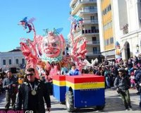 Î Î¬Ï„ÏÎ±: ÎšÎ±ÏÎ½Î±Î²Î±Î»Î¹ÎºÎ® Ï€Î±ÏÎ­Î»Î±ÏƒÎ· Î¼Îµ ÏƒÎ¬Ï„Î¹ÏÎ± ÎºÎ±Î¹ Ï†Î±Î½Ï„Î±ÏƒÎ¯Î±live-in | Η Έξυπνη, Αντικειμενική και Εναλλακτική Ενημέρωση!