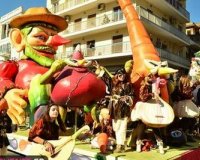 Î Î¬Ï„ÏÎ±: ÎšÎ±ÏÎ½Î±Î²Î±Î»Î¹ÎºÎ® Ï€Î±ÏÎ­Î»Î±ÏƒÎ· Î¼Îµ ÏƒÎ¬Ï„Î¹ÏÎ± ÎºÎ±Î¹ Ï†Î±Î½Ï„Î±ÏƒÎ¯Î±live-in | Η Έξυπνη, Αντικειμενική και Εναλλακτική Ενημέρωση!