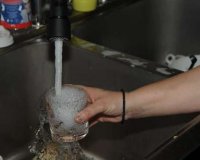 Î“Î¹Î±Ï„Î¯ Î´ÎµÎ½ Ï€ÏÎ­Ï€ÎµÎ¹ Î½Î± Ï€Î¯Î½Î¿Ï…Î¼Îµ Î¶ÎµÏƒÏ„ÏŒ Î½ÎµÏÏŒ Î±Ï€ÏŒ Ï„Î· Î²ÏÏÏƒÎ·;live-in | Η Έξυπνη, Αντικειμενική και Εναλλακτική Ενημέρωση!