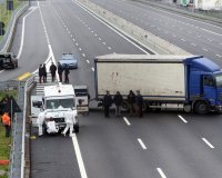 Î™Ï„Î±Î»Î¯Î±: Î›Î·ÏƒÏ„Î­Ï‚ Î¼Îµ ÎºÎ±Î»Î¬Î½ÏƒÎ¹ÎºÎ¿Ï† Î¬ÏÏ€Î±Î¾Î±Î½ 10 ÎµÎºÎ±Ï„. ÎµÏ…ÏÏŽlive-in | Η Έξυπνη, Αντικειμενική και Εναλλακτική Ενημέρωση!