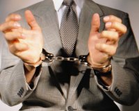 ÎšÎ±Ï„ÎµÏÎ¯Î½Î·: Î§ÎµÎ¹ÏÎ¿Ï€Î­Î´ÎµÏ‚ ÏƒÎµ Î´Î¹ÎºÎ·Î³ÏŒÏÎ¿ ÎºÎ±Î¹ Î²ÎµÎ½Î¶Î¹Î½Î¿Ï€ÏŽÎ»Î· Î³Î¹Î± Î±Ï€Î¬Ï„Î· ÏƒÎµ Î²Î±Î¸Î¼ÏŒ ÎºÎ±ÎºÎ¿Ï…ÏÎ³Î®Î¼Î±Ï„Î¿Ï‚live-in | Η Έξυπνη, Αντικειμενική και Εναλλακτική Ενημέρωση!