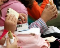 ÎŒÎ»Î¿ ÎºÎ±Î¹ Ï€ÎµÏÎ¹ÏƒÏƒÏŒÏ„ÎµÏÎ± Ï€Î±Î¹Î´Î¹Î¬ ÏƒÏ„Î·Î½ Î•Î»Î»Î¬Î´Î± Ï€ÎµÎ¹Î½Î¬Î½Îµ!live-in | Η Έξυπνη, Αντικειμενική και Εναλλακτική Ενημέρωση!