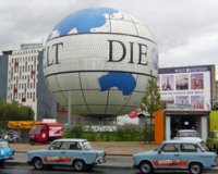 Die Welt: ÎšÏÏÎ¹Îµ Î£ÏŒÎ¹Î¼Ï€Î»Îµ Î¼Î¹Î»Î®ÏƒÏ„Îµ Î³Î¹Î± Ï„Î± Ï‡ÏÎ­Î· Ï„Î¿Ï… Ï€Î¿Î»Î­Î¼Î¿Ï…live-in | Η Έξυπνη, Αντικειμενική και Εναλλακτική Ενημέρωση!