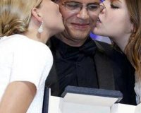 Î— Â«Î–Ï‰Î® Ï„Î·Ï‚ Î‘Î½Ï„Î­Î»Â» ÏƒÎ®ÎºÏ‰ÏƒÎµ Ï„Î¿Î½ Î§ÏÏ…ÏƒÏŒ Î¦Î¿Î¯Î½Î¹ÎºÎ± ÏƒÏ„Î¹Ï‚ ÎšÎ¬Î½Î½ÎµÏ‚live-in | Η Έξυπνη, Αντικειμενική και Εναλλακτική Ενημέρωση!