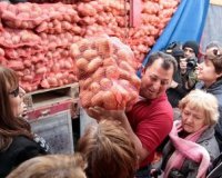 ÎœÎµ Î® Ï‡Ï‰ÏÎ¯Ï‚ Î¼ÎµÏƒÎ¬Î¶Î¿Î½Ï„ÎµÏ‚ ÏƒÏ„Î± ÏÏˆÎ· Î· Ï„Î¹Î¼Î® Ï„Î·Ï‚ Ï€Î±Ï„Î¬Ï„Î±Ï‚live-in | Η Έξυπνη, Αντικειμενική και Εναλλακτική Ενημέρωση!