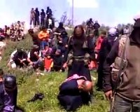 Î‘Ï€Î¿ÎºÎµÏ†Î±Î»Î¯Î¶Î¿Ï…Î½ Ï‡ÏÎ¹ÏƒÏ„Î¹Î±Î½Î¿ÏÏ‚ Î¹ÎµÏÎµÎ¯Ï‚ Î¿Î¹ Ï†Î±Î½Î±Ï„Î¹ÎºÎ¿Î¯ ÏƒÏ„Î· Î£Ï…ÏÎ¯Î± Ï„ÏÎ±Î²ÏŽÎ½Ï„Î±Ï‚ ÎºÎ±Î¹ Î²Î¯Î½Ï„ÎµÎ¿. Î Î¡ÎŸÎ£ÎŸÎ§Î— Î£ÎšÎ›Î—Î¡Î•Î£ Î•Î™ÎšÎŸÎÎ•Î£!live-in | Η Έξυπνη, Αντικειμενική και Εναλλακτική Ενημέρωση!