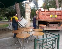 Î‘Ï€Î¿Î¼Î±ÎºÏÏÎ½ÏƒÎµÎ¹Ï‚ Ï„ÏÎ±Ï€ÎµÎ¶Î¿ÎºÎ±Î¸Î¹ÏƒÎ¼Î¬Ï„Ï‰Î½ Î±Ï€ÏŒ ÎºÎ¿Î¹Î½ÏŒÏ‡ÏÎ·ÏƒÏ„Î¿Ï…Ï‚ Ï‡ÏŽÏÎ¿Ï…Ï‚ Ï„Ï‰Î½ Î¿Ï†ÎµÎ¹Î»ÎµÏ„ÏŽÎ½ ÏƒÏ„Î¿ Î”Î®Î¼Î¿ ÎšÎ±Ï„ÎµÏÎ¯Î½Î·Ï‚!live-in | Η Έξυπνη, Αντικειμενική και Εναλλακτική Ενημέρωση!