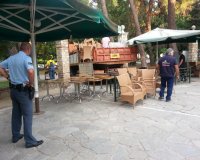 ΑπομακÏÏνσεις Ï„Ïαπεζοκαθισμάτων από κοινόχÏηστους χώÏους των οφειλετών στο Δήμο ΚατεÏίνης!live-in | Η Έξυπνη, Αντικειμενική και Εναλλακτική Ενημέρωση!