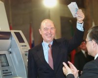 Î£Ï†Î¿Î´ÏÎ® ÎµÏ€Î¯Î¸ÎµÏƒÎ· Î£Î·Î¼Î¯Ï„Î· ÎºÎ±Ï„Î¬ Ï„Ï‰Î½ Î±Ï…Ï„Î¬ÏÎµÏƒÎºÏ‰Î½ Ï€Î¿Î»Î¹Ï„Î¹ÎºÏŽÎ½ ÎºÎ±Î¹ Î²Î¿Î»Î­Ï‚ ÎºÎ±Ï„Î¬ Î Î±Ï€Î±Î½Î´ÏÎ­Î¿Ï…live-in | Η Έξυπνη, Αντικειμενική και Εναλλακτική Ενημέρωση!