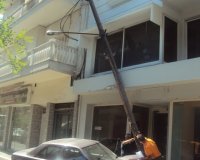 TÏοχαίο στο κÎντÏο της ΚατεÏίνης: ΜεÏσεντες Îσπασε κολώνα της ΔΕΗlive-in | Η Έξυπνη, Αντικειμενική και Εναλλακτική Ενημέρωση!