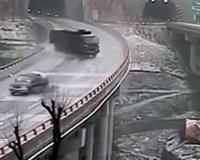 Î¤Î­Ï„Î¿Î¹Î± ÎºÎ±ÏÎ±Î¼Ï€ÏŒÎ»Î± ÏƒÎµ Î³Î­Ï†Ï…ÏÎ±, Î½Î± Î¼Î· Î¼Î±Ï‚ Ï„ÏÏ‡ÎµÎ¹!Î”ÎµÎ¯Ï„Îµ Ï„Î¿ video!live-in | Η Έξυπνη, Αντικειμενική και Εναλλακτική Ενημέρωση!