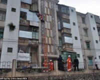 ÎˆÏ€Î¹Î±ÏƒÎµ Ï„Î·Î½ Î³Ï…Î½Î±Î¯ÎºÎ± Ï„Î¿Ï… ÏƒÏ„Î¿Î½ Î±Î­ÏÎ± Ï„Î·Î½ ÏŽÏÎ± Ï€Î¿Ï…... Ï€Î®Î³Îµ Î½Î± Î±Ï…Ï„Î¿ÎºÏ„Î¿Î½Î®ÏƒÎµÎ¹!live-in | Η Έξυπνη, Αντικειμενική και Εναλλακτική Ενημέρωση!