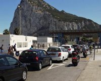 ÎÎ­Î± Î­Î½Ï„Î±ÏƒÎ· Î¼ÎµÏ„Î±Î¾Ï Î›Î¿Î½Î´Î¯Î½Î¿Ï… ÎºÎ±Î¹ ÎœÎ±Î´ÏÎ¯Ï„Î·Ï‚ Î¼Îµ Î±Ï†Î¿ÏÎ¼Î® Ï„Î¿ Î“Î¹Î²ÏÎ±Î»Ï„Î¬Ïlive-in | Η Έξυπνη, Αντικειμενική και Εναλλακτική Ενημέρωση!