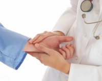 Î•Î‘Î•Î•: Î— Î‘ÏƒÏ†Î¬Î»Î¹ÏƒÎ· Î¥Î³ÎµÎ¯Î±Ï‚ ÏˆÎ·Î»Î¬ ÏƒÏ„Î·Î½ Ï€Ï…ÏÎ±Î¼Î¯Î´Î± Ï„Ï‰Î½ Î±Î½Î±Î³ÎºÏŽÎ½ Ï„Ï‰Î½ Î•Î»Î»Î®Î½Ï‰Î½live-in | Η Έξυπνη, Αντικειμενική και Εναλλακτική Ενημέρωση!
