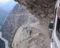 Î‘Ï€Î»Î¬ Î¼Î·Î½ ÎºÎ¿Î¹Ï„Î¬Î¾ÎµÎ¹Ï‚ ÎºÎ¬Ï„Ï‰: Î’ÏŒÎ»Ï„Î± Î¼Îµ Î²Î±Î½ ÏƒÏ„Î¿ Ï‡ÎµÎ¯Î»Î¿Ï‚ Ï„Î¿Ï… Î³ÎºÏÎµÎ¼Î¿Ïlive-in | Η Έξυπνη, Αντικειμενική και Εναλλακτική Ενημέρωση!