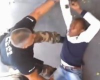 Î”ÎµÎ¯Ï„Îµ Ï„Î¿ ÏƒÎ¿ÎºÎ±ÏÎ¹ÏƒÏ„Î¹ÎºÏŒ Î²Î¯Î½Ï„ÎµÎ¿ Î±Ï€ÏŒ Ï„Î¿Î½ Î¾Ï…Î»Î¿Î´Î±ÏÎ¼ÏŒ Î‘Ï†ÏÎ¹ÎºÎ±Î½Î¿Ï Î±Ï€ÏŒ Î±ÏƒÏ„Ï…Î½Î¿Î¼Î¹ÎºÎ¿ÏÏ‚live-in | Η Έξυπνη, Αντικειμενική και Εναλλακτική Ενημέρωση!