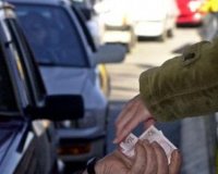 Î›Î±Î¼Î¯Î±: Î£Î·ÎºÏŽÎ½Î¿Ï…Î½ Ï„Î¹Ï‚ Î¼Ï€Î¬ÏÎµÏ‚ ÏƒÏ„Î± Î´Î¹ÏŒÎ´Î¹Î± Ï„Î·Ï‚ Î‘Î³Î¯Î±Ï‚ Î¤ÏÎ¹Î¬Î´Î±Ï‚live-in | Η Έξυπνη, Αντικειμενική και Εναλλακτική Ενημέρωση!