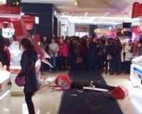 Î Î®Î´Î·Î¾Îµ Î±Ï€  Ï„Î¿Î½ 7Î¿ ÏŒÏÎ¿Ï†Î¿ ÏƒÎµ ÎµÎ¼Ï€Î¿ÏÎ¹ÎºÏŒ ÎºÎ­Î½Ï„ÏÎ¿ ÏŒÏ„Î±Î½ Î· ÎºÎ¿Ï€Î­Î»Î± Ï„Î¿Ï… Î±ÏÎ½Î®Î¸Î·ÎºÎµ Î½Î± ÏƒÏ„Î±Î¼Î±Ï„Î®ÏƒÎµÎ¹ Ï„Î¹Ï‚ Î±Î³Î¿ÏÎ­Ï‚!live-in | Η Έξυπνη, Αντικειμενική και Εναλλακτική Ενημέρωση!