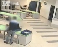 Î£Î±Î½ Ï„Î¿Î½ Superman!Î— Î±Ï€Î¯ÏƒÏ„ÎµÏ…Ï„Î· Î²Î¿Ï…Ï„Î¹Î¬ ÎµÎ½ÏŒÏ‚ Ï†ÏÎ»Î±ÎºÎ± Î³Î¹Î± Î½Î± Ï€Î¹Î¬ÏƒÎµÎ¹ Ï„Î¿ Î¼Ï‰ÏÏŒ Ï€Î¿Ï… Î­Ï€ÎµÏ†Ï„Îµlive-in | Η Έξυπνη, Αντικειμενική και Εναλλακτική Ενημέρωση!