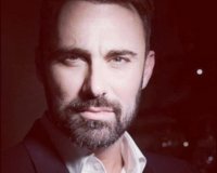 Î”ÎµÎ¯Ï„Îµ Ï„Î¿ Î½Î­Î¿ look Ï„Î¿Ï… Î“Î¹ÏŽÏÎ³Î¿Ï… ÎšÎ±Ï€Î¿Ï…Ï„Î¶Î¯Î´Î·live-in | Η Έξυπνη, Αντικειμενική και Εναλλακτική Ενημέρωση!