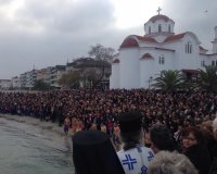 Î•Î¿ÏÏ„Î±ÏƒÎ¼ÏŒÏ‚ Ï„Ï‰Î½ Î˜ÎµÎ¿Ï†Î±Î½ÎµÎ¯Ï‰Î½ ÏƒÏ„Î·Î½ Î Î±ÏÎ±Î»Î¯Î± ÎšÎ±Ï„ÎµÏÎ¯Î½Î·Ï‚!live-in | Η Έξυπνη, Αντικειμενική και Εναλλακτική Ενημέρωση!