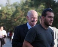 Î‘Ï…Ï„Î® ÎµÎ¯Î½Î±Î¹ Î· Î³Î»Ï…ÎºÎ¹Î¬ ÎºÎ¿Î¼Î¼ÏŽÏ„ÏÎ¹Î± Ï€Î¿Ï… Î­ÎºÎ»ÎµÏˆÎµ Ï„Î·Î½ ÎºÎ±ÏÎ´Î¹Î¬ Ï„Î¿Ï… Ï…Î¹Î¿Ï Î“Î‘Î live-in | Η Έξυπνη, Αντικειμενική και Εναλλακτική Ενημέρωση!