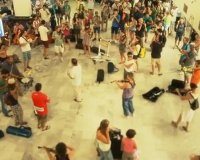 Î™ÏƒÏ€Î±Î½Î¿Î¯ Ï„Î¿Ï…ÏÎ¯ÏƒÏ„ÎµÏ‚ - Î¼Î­Î»Î· Î¿ÏÏ‡Î®ÏƒÏ„ÏÎ±Ï‚ - Î±Ï€Î¿Ï‡Î±Î¹ÏÎ­Ï„Î·ÏƒÎ±Î½ Ï„Î·Î½ Î•Î»Î»Î¬Î´Î± Î¼Îµ ÏƒÏ…ÏÏ„Î¬ÎºÎ¹! Î”ÎµÎ¯Ï„Îµ Ï„Î¿ ÏƒÏ…Î³ÎºÎ¹Î½Î·Ï„Î¹ÎºÏŒ Î²Î¯Î½Ï„ÎµÎ¿!live-in | Η Έξυπνη, Αντικειμενική και Εναλλακτική Ενημέρωση!