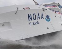 Î Î»Î¿Î¯Î¿ ÎºÎ±Ï„Î¬ Ï„Î·Î½ ÎºÎ±Î¸Î­Î»ÎºÏ…ÏƒÎ® Ï„Î¿Ï… ÎµÎºÏ„Î¿Î¾ÎµÏÎµÎ¹ Î½ÎµÏÏŒ ÎºÎ±Î¹ Î¾ÏÎ»Î±, Ï„ÏÎ±Ï…Î¼Î±Ï„Î¯Î¶Î¿Î½Ï„Î±Ï‚ Î¸ÎµÎ±Ï„Î­Ï‚...live-in | Η Έξυπνη, Αντικειμενική και Εναλλακτική Ενημέρωση!