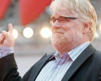 ÎœÎµ Ï„Î· ÏƒÏÏÎ¹Î³Î³Î± ÎºÎ±ÏÏ†Ï‰Î¼Î­Î½Î· ÏƒÏ„Î¿ Ï‡Î­ÏÎ¹ Î²ÏÎ®ÎºÎ±Î½ Ï„Î¿Î½ Philip Seymour Hoffmanlive-in | Η Έξυπνη, Αντικειμενική και Εναλλακτική Ενημέρωση!