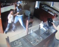 12Ï‡ÏÎ¿Î½Î¿Ï‚ ÏƒÏ„Î±Î¼Î¬Ï„Î·ÏƒÎµ Î»Î·ÏƒÏ„ÎµÎ¯Î± ÏƒÎµ ÎºÎ¿ÏƒÎ¼Î·Î¼Î±Ï„Î¿Ï€Ï‰Î»ÎµÎ¯Î¿ â€“ Î‘Ï€Î¯ÏƒÏ„ÎµÏ…Ï„Î¿ Î²Î¯Î½Ï„ÎµÎ¿live-in | Η Έξυπνη, Αντικειμενική και Εναλλακτική Ενημέρωση!