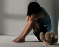 Î Î±-Ï„Î­ÏÎ±Ï‚ Î²Î¯Î±Î¶Îµ ÎºÎ±Î¹ ÎºÎ±ÎºÎ¿Ï€Î¿Î¹Î¿ÏÏƒÎµ ÏƒÎµÎ¾Î¿Ï…Î±Î»Î¹ÎºÎ¬ Ï„Î± Ï€Î±Î¹Î´Î¹Î¬ Ï„Î¿Ï…live-in | Η Έξυπνη, Αντικειμενική και Εναλλακτική Ενημέρωση!