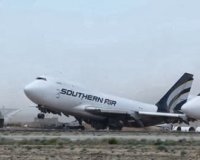 Î™ÏƒÏ‡Ï…ÏÏŒÏ‚ Î¬Î½ÎµÎ¼Î¿Ï‚ ÏƒÎ®ÎºÏ‰ÏƒÎµ ÏƒÏ„Î±Î¸Î¼ÎµÏ…Î¼Î­Î½Î¿ Î±ÎµÏÎ¿ÏƒÎºÎ¬Ï†Î¿Ï‚ 747 [video]live-in | Η Έξυπνη, Αντικειμενική και Εναλλακτική Ενημέρωση!