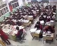 Î’Î¯Î½Ï„ÎµÎ¿ Î£ÎŸÎš Î±Ï€ÏŒ Ï„Î·Î½ ÎšÎ¯Î½Î±: ÎˆÏ†Î·Î²Î¿Ï‚ Î±Ï…Ï„Î¿ÎºÏ„ÏŒÎ½Î·ÏƒÎµ Ï€Î·Î´ÏŽÎ½Ï„Î±Ï‚ Î±Ï€ÏŒ Ï„Î¿ Ï€Î±ÏÎ¬Î¸Ï…ÏÎ¿ Ï„Î·Ï‚ Ï„Î¬Î¾Î·Ï‚ ÎµÎ½ ÏŽÏÎ± Î¼Î±Î¸Î®Î¼Î±Ï„Î¿Ï‚live-in | Η Έξυπνη, Αντικειμενική και Εναλλακτική Ενημέρωση!